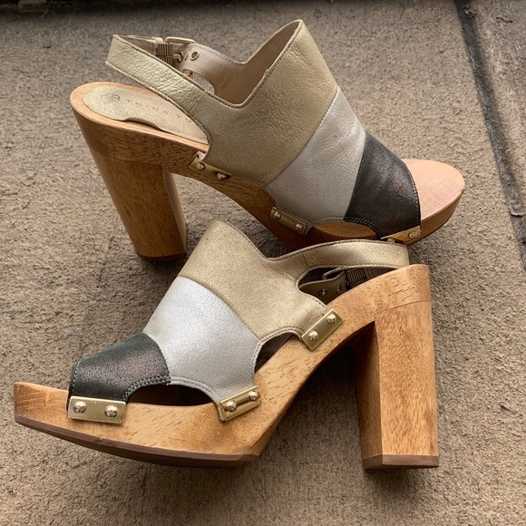 Trina Turk Shoes - Trina Turk wooden block heel- Size 8